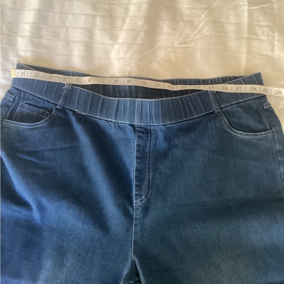 Wide leg pull on jeans - medium wash (No brand noted) - Picture 3 of 5